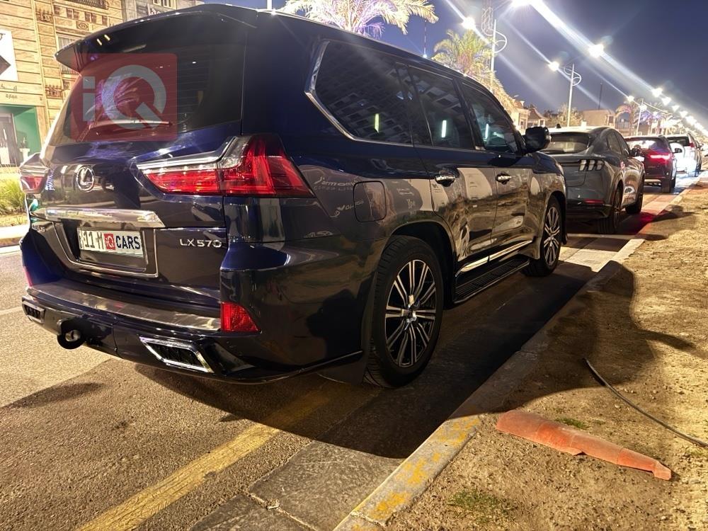 Lexus LX